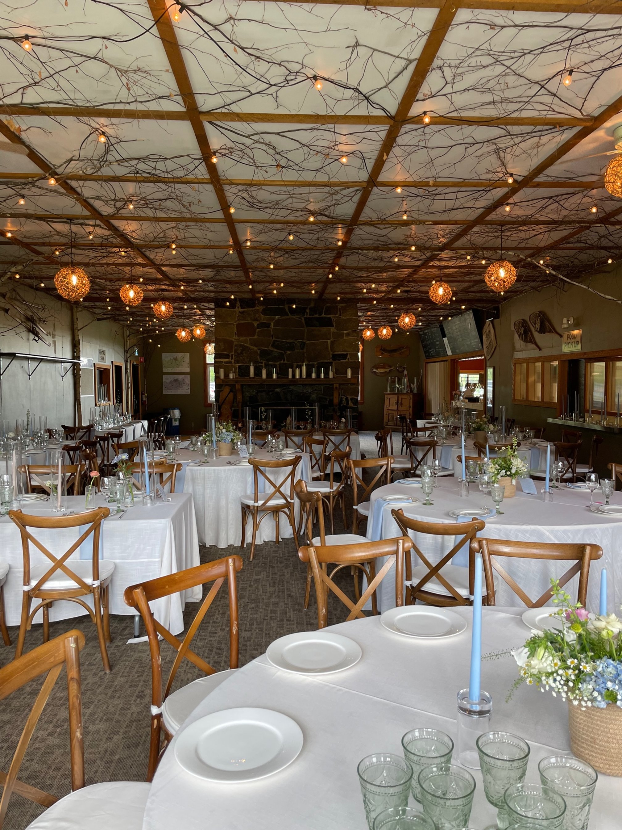 circle tables (externally rented chairs)