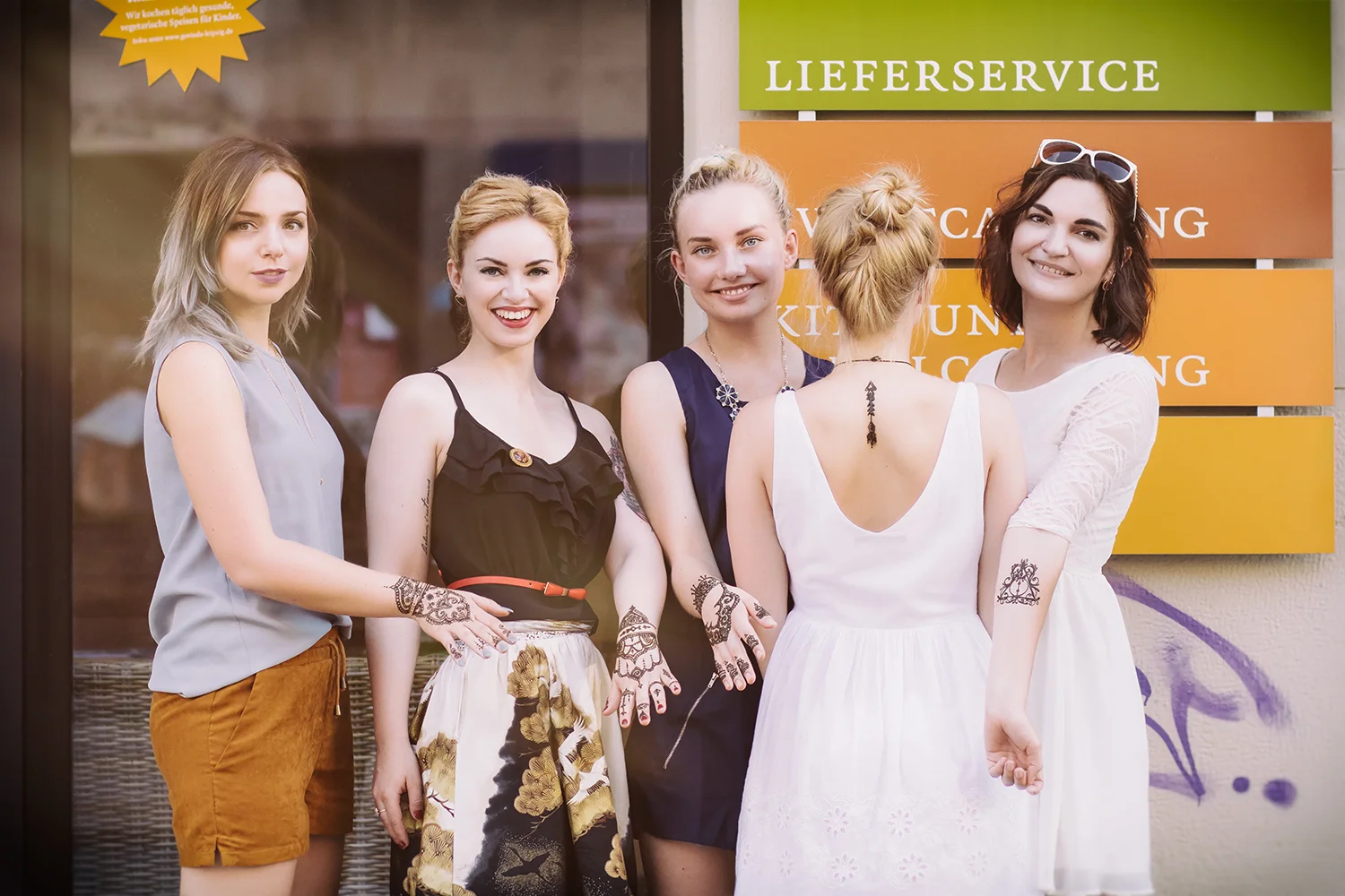 Von links nach rechts: ich, Viktoria von Vintagemädchen, Julia, Nora von Woodenquarter und Liv von Thankyouforeating.