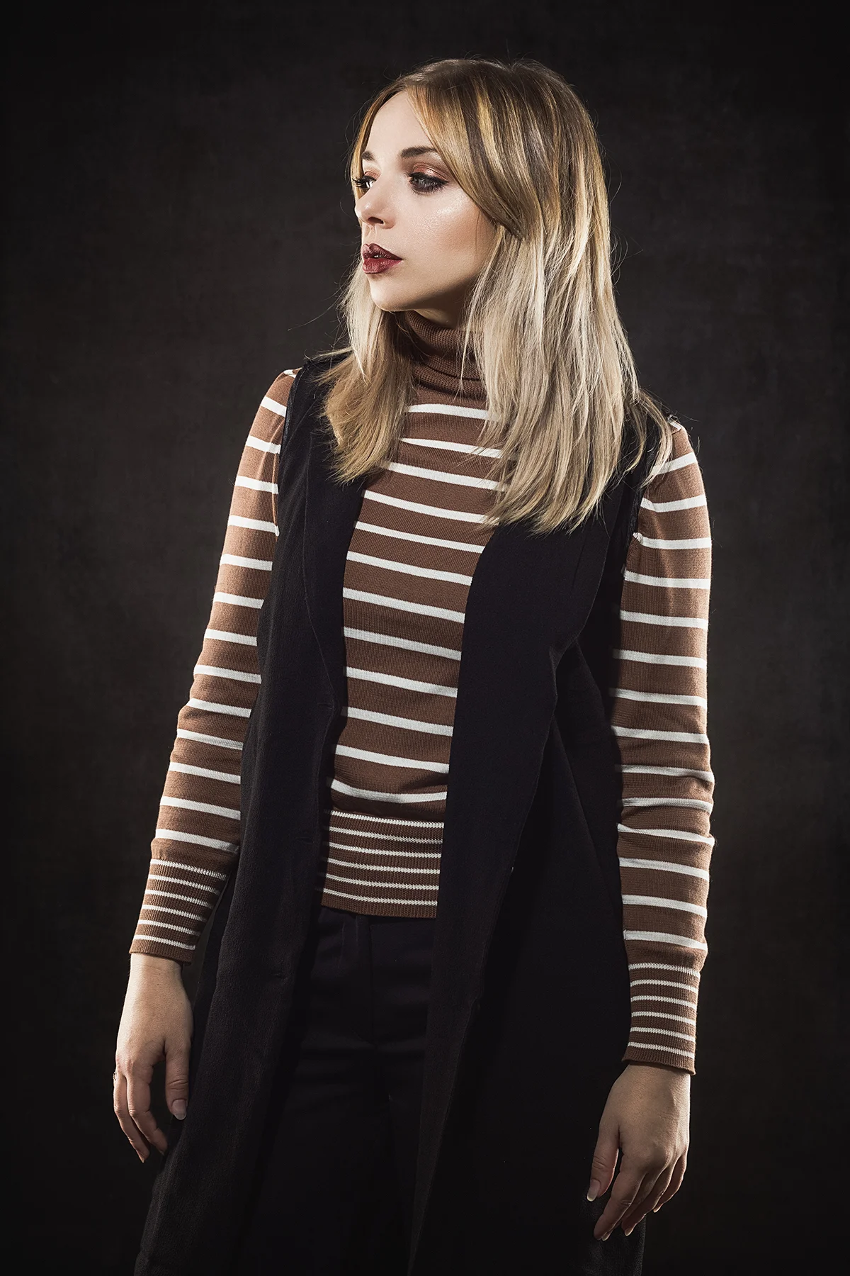 Dieser ältere Haarschnitt, kommt dem Bardot-Look schon relativ nahe, aber die Haare waren noch viel dunkler.
