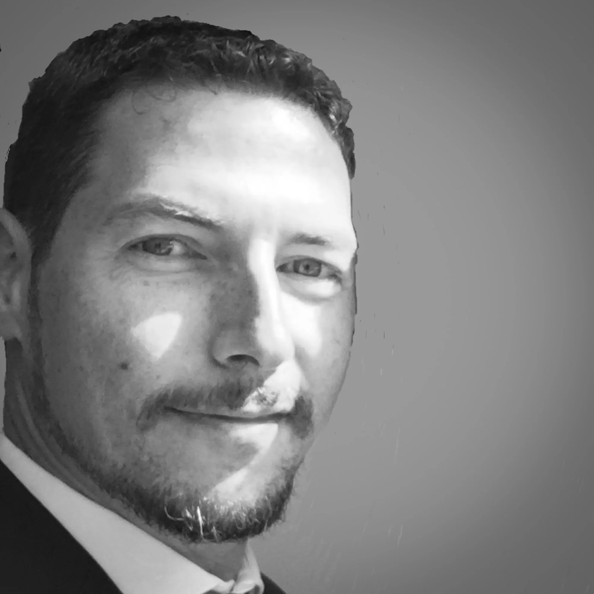 Aran Ziv<br><a href="http://www.sandisk.com/ixpandflashdrive2" target="_blank"><b>SanDisk</b></a>