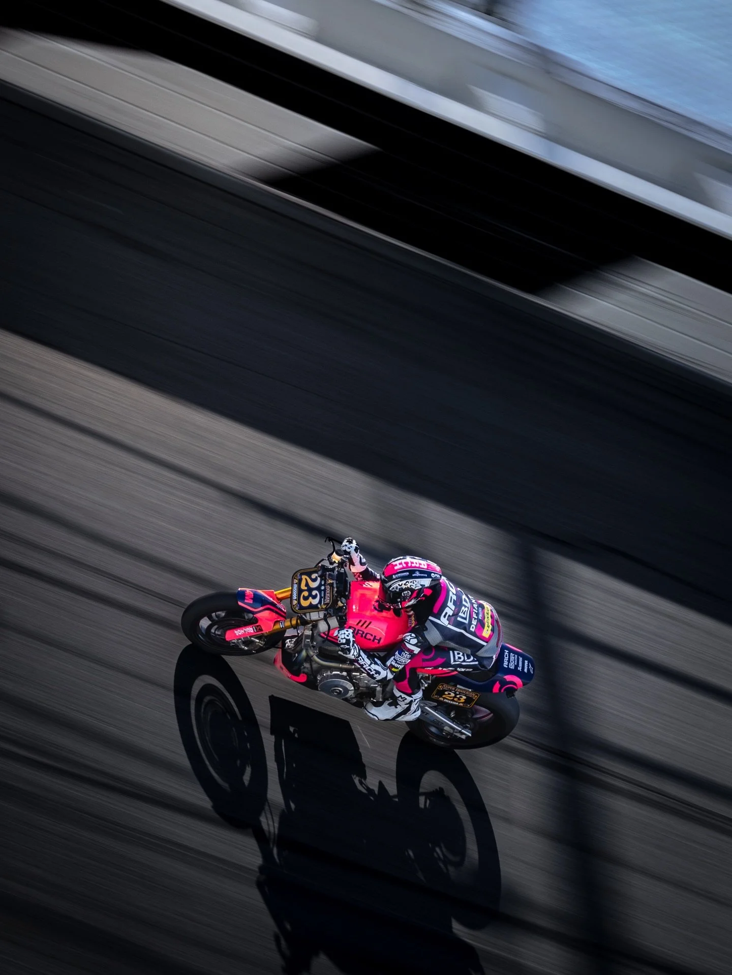 It turns out running a fully air-cooled v-twin at 165+mph in 85 degree weather on the banks of @daytona can be tough on equipment&hellip; 

Good news is, we were again running with the podium group yesterday and showed the potential of the @archmotor