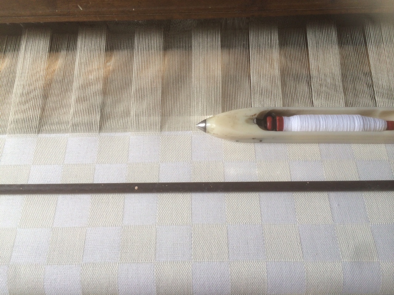 5th26 checker throw in Ivory/White.