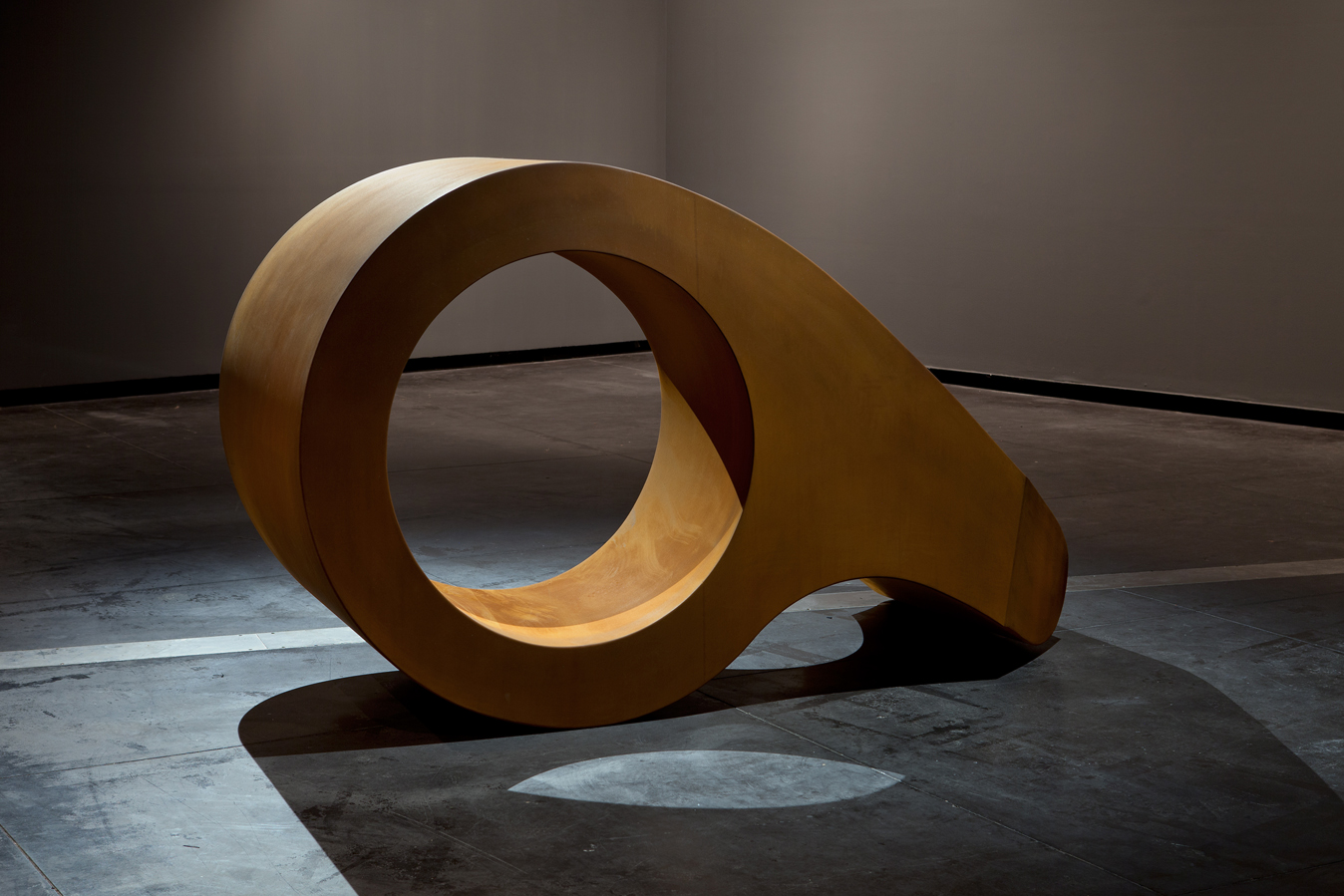 Mikala Dwyer, Goldene Bend'er, 2013, Australian Centre for Contemporary Art, Melbourne