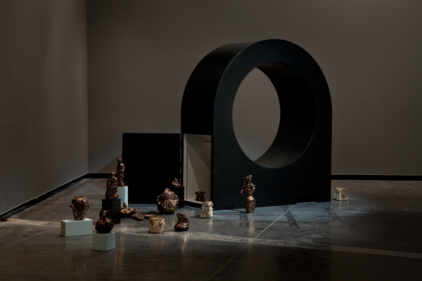 Mikala Dwyer, Goldene Bend'er, 2013, Australian Centre for Contemporary Art, Melbourne