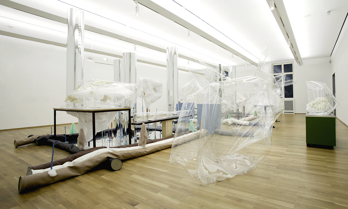 Mikala Dwyer | Face Up (Contemporary Art from Australia), 2003, Nationalgalerie, Hamburger Bahnhoff, Berlin