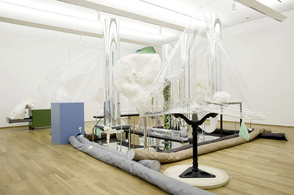 Mikala Dwyer | Face Up (Contemporary Art from Australia), 2003, Nationalgalerie, Hamburger Bahnhoff, Berlin