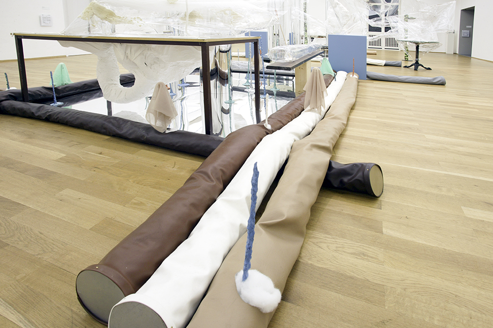 Mikala Dwyer | Face Up (Contemporary Art from Australia), 2003, Nationalgalerie, Hamburger Bahnhoff, Berlin