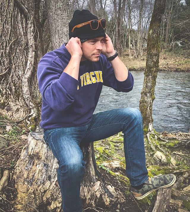 Wishing it was last week when I was in #maggievalley dreaming of monster trout and fly fishing. Instead of counting the tiles in my bathroom for the 100th time. #flyfishing #asheville #maggievalley #outdoors #countryboys #countrymusic #troutfishing #