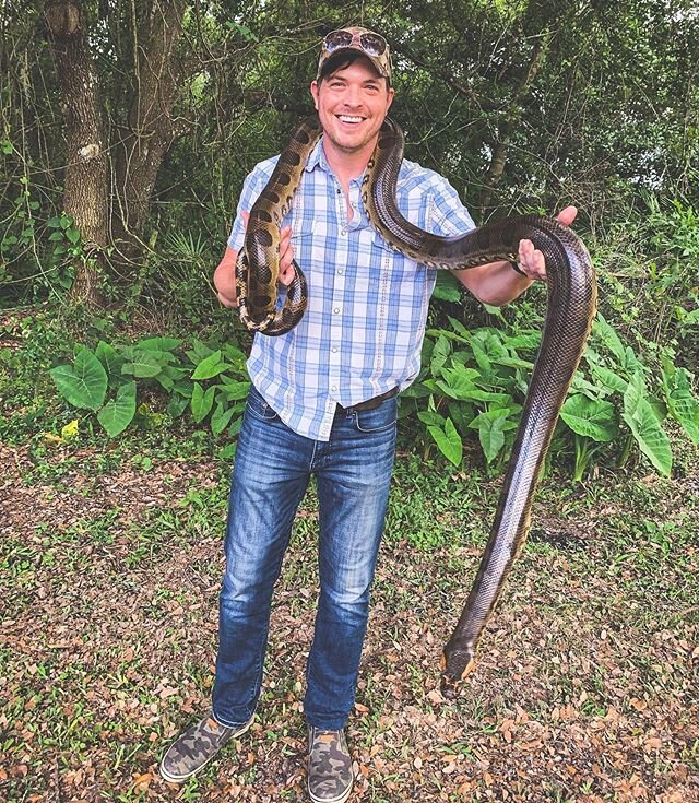 Snake Farm 
just sounds nasty 
Snake farm 
pretty much is 
Snake Farm 
It&rsquo;s a reptile house 
Snake Farm...eeeeewwww - Ray Wylie Hubbard

#Florida #Floridaman #venice #anaconda #reptiles #raywyliehubbard #jaytaylormusic #floridacountry #countryb