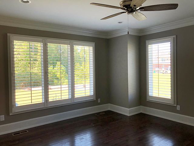 Finishing touch for this custom home...plantation shutters on the master bedroom windows!Thank you @mbainteriordesigns for the referral!#plantationshutters