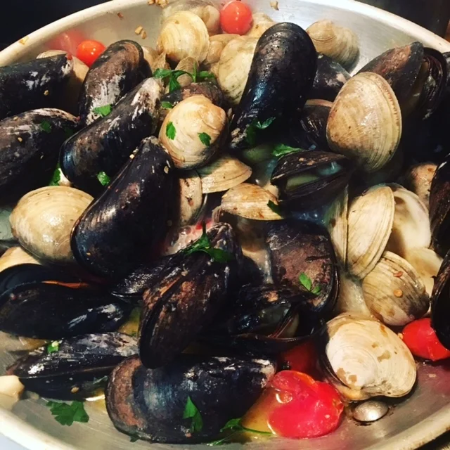 Steamed Mussels & Clams 