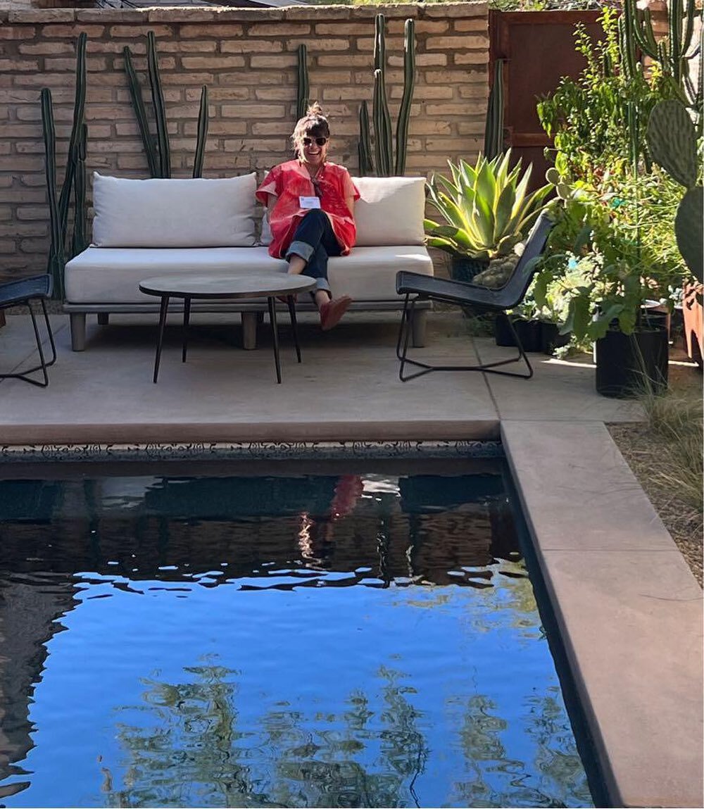 I had a great time in the desert last week @landscapedesigners 2023 conference. Until I sort through my eleventy million pictures, here I am enjoying my favorite part of the US in a fabulous @prideauxdesign Barrio Viejo garden.