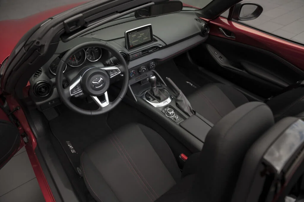 2016-Mazda-MX-5-Miata-Interior.jpg