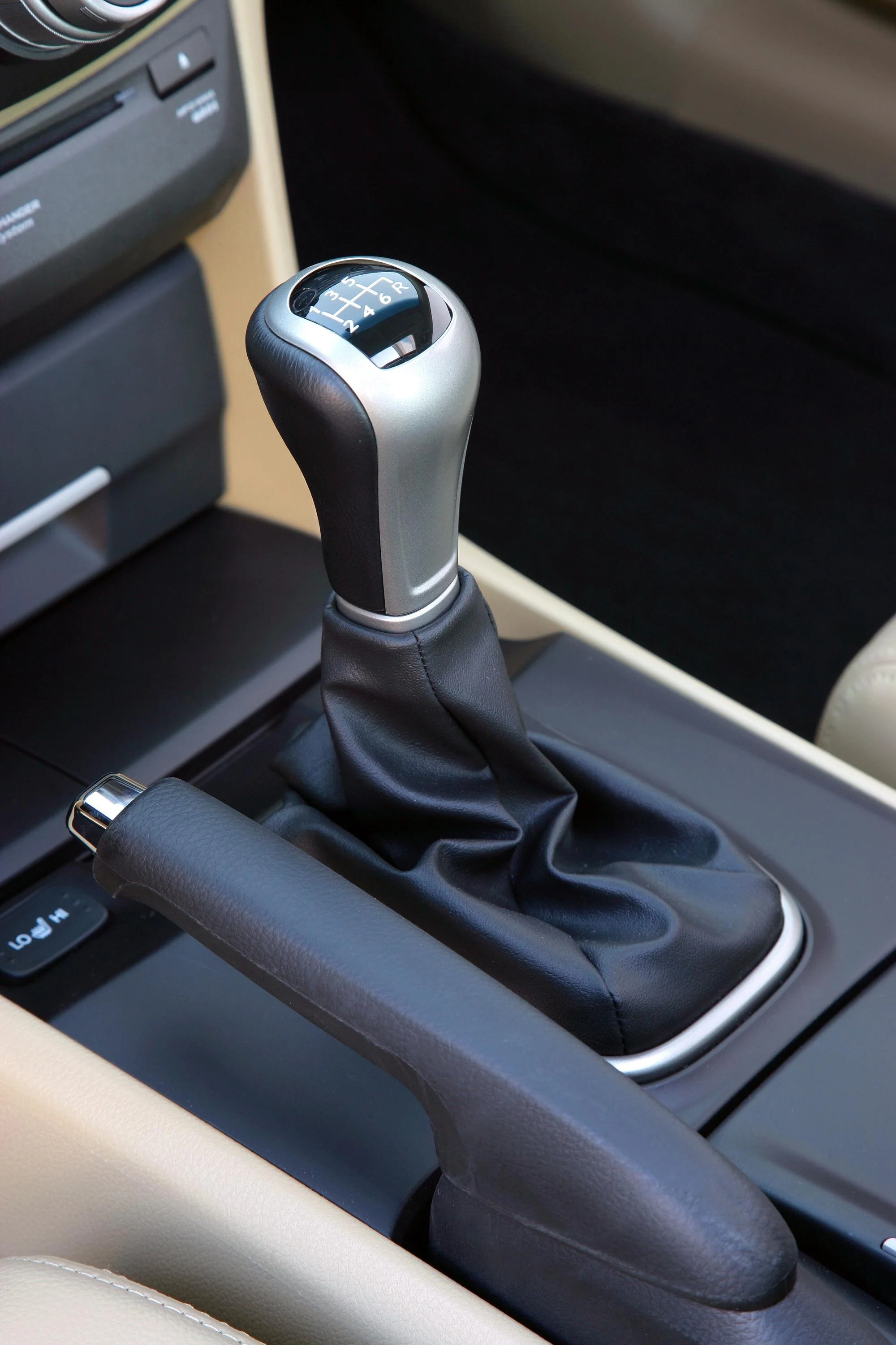 2008-honda-accord-ex-l-v-6-with-6-speed-manual-transmission-26.jpg