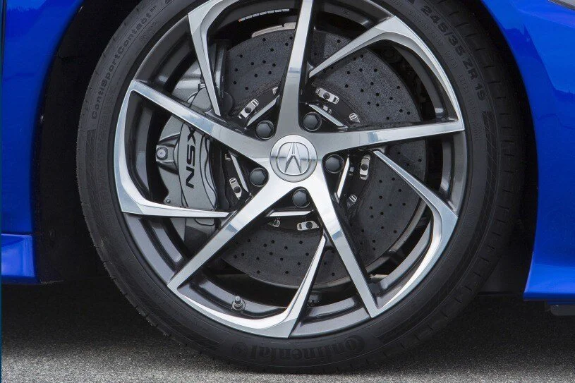 2017_acura_nsx_coupe_base_w_oem_2_815.jpg