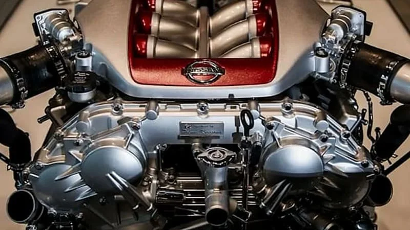 Nissan-GTR-engine.jpg