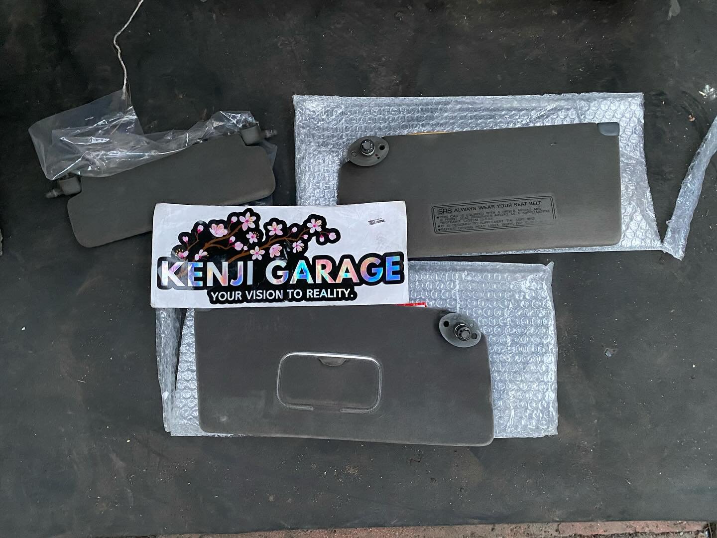 91-05 Acura / Honda NSX Sun Visor Left/Right/Center
Part Number:
83230-SL0-013ZC
83280-SL0-013ZC
83250-SL0-A01ZC
Con only left side is torn
๐ Aftermarket Performance Parts
๐ฐFinancing available
๐ง info@kenjigarage.com
๐ฒ 714-417-2698
๐ Ship