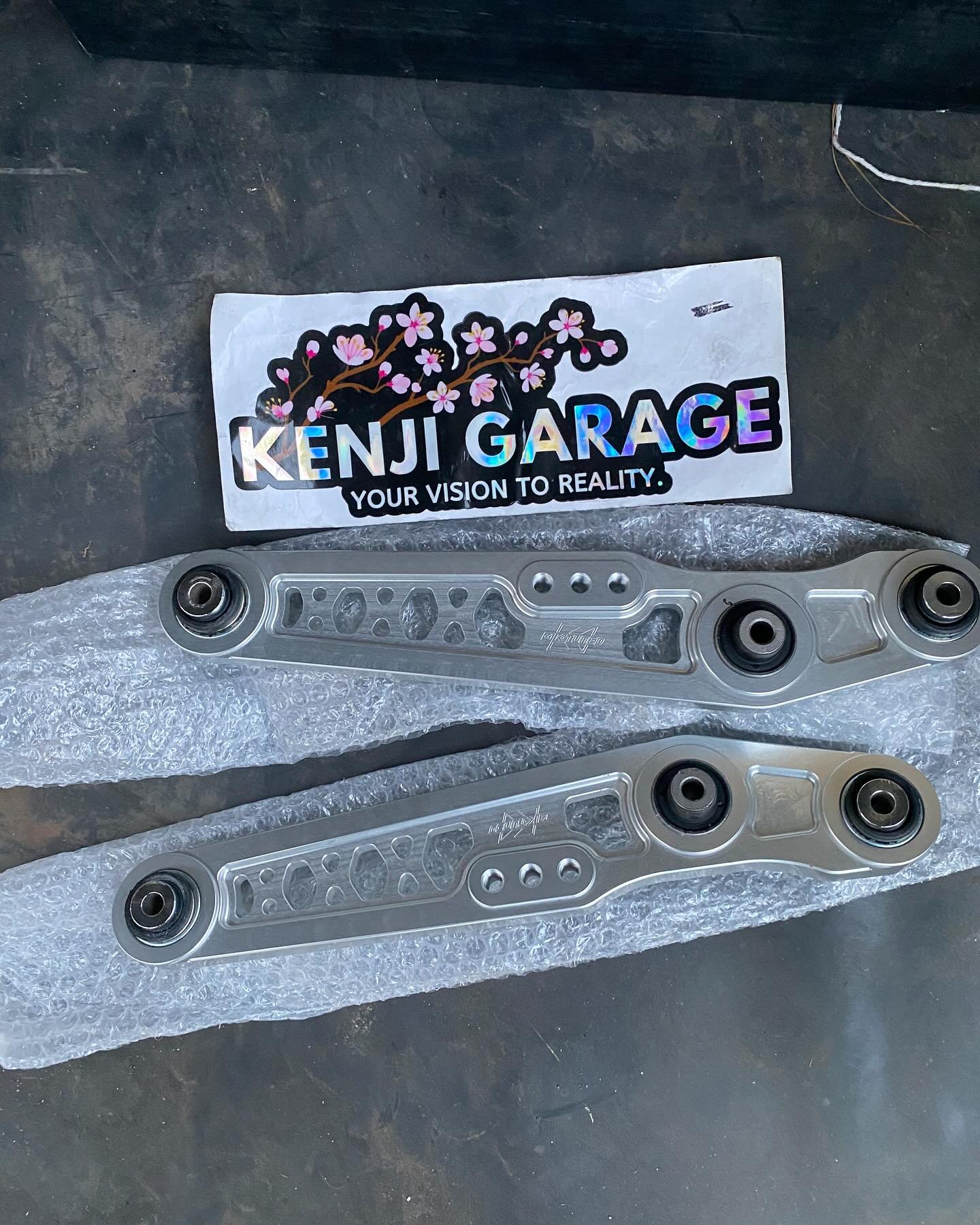 K-Tuned 94-01 Integra / 88-95 Civic Silver Rear Lower Control Arms w/ Spherical Bushing
Part Number: KTD-RLS-S92
Condition New
๐ Aftermarket Performance Parts
๐ฐFinancing available
๐ง info@kenjigarage.com
๐ฒ 714-417-2698
๐ Ship World Wide
๐ป www