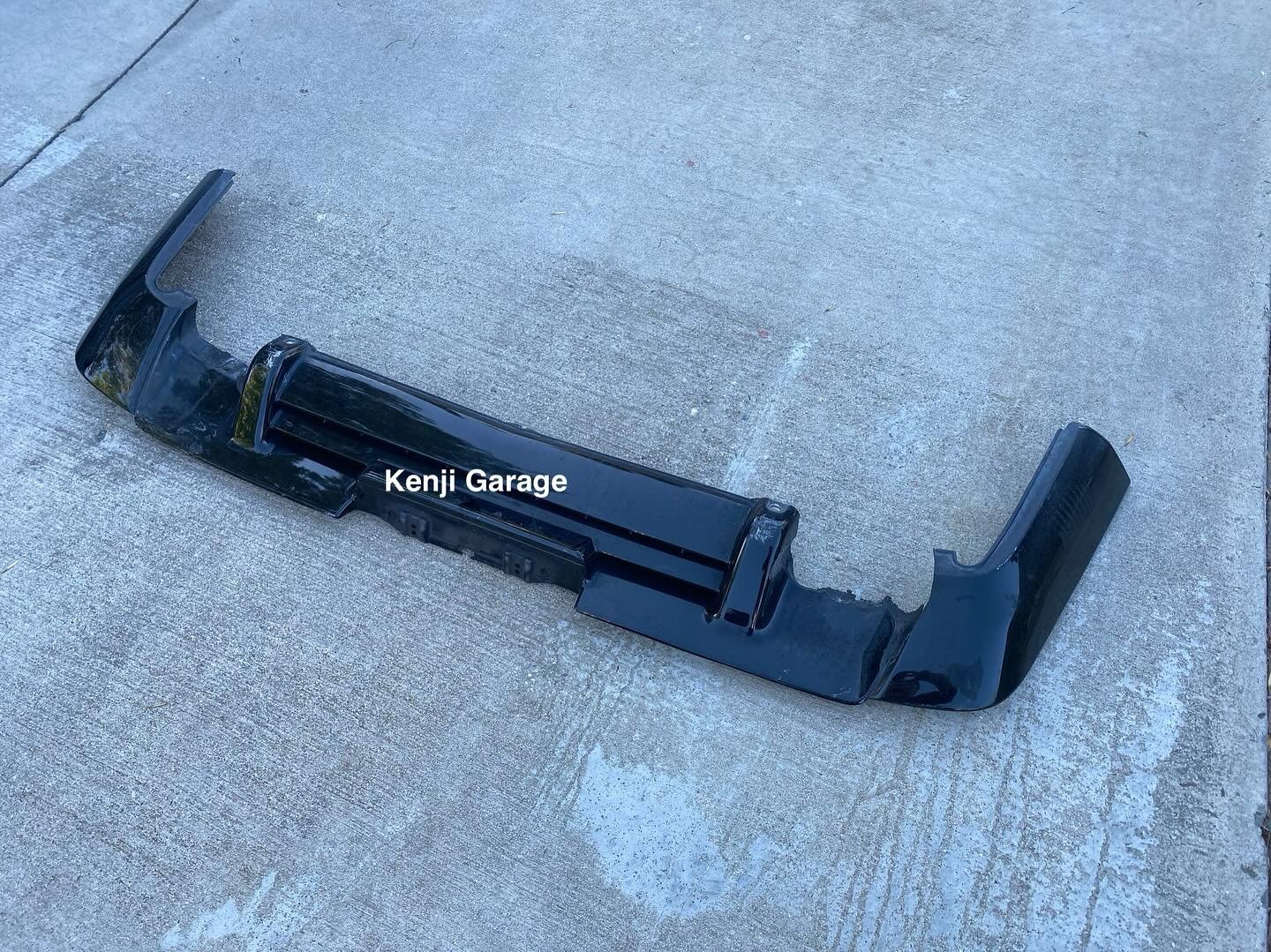 91-01 Acura NSX NA1 Rear Bumper Rear Diffuser / Valence Black
Cons: Melt on the two side due to exhaust rubbing.
๐ Aftermarket Performance Parts
๐ฐFinancing available
๐ง info@kenjigarage.com
๐ฒ 714-417-2698
๐ Ship World Wide
๐ป www.kenjigarage.co