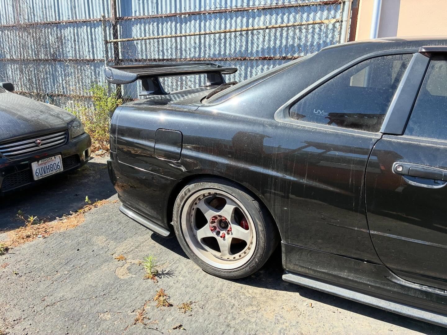 Full Carbon Fiber GTR Rear Adjustable Spoiler most closet to the authentic GTR R34 OE Wing with adjustable blade, rubber cushions mounts, 2 pieces legs and caps under rear spoiler, and one bolt style end caps

🏎 Aftermarket Performance Parts
💰Finan