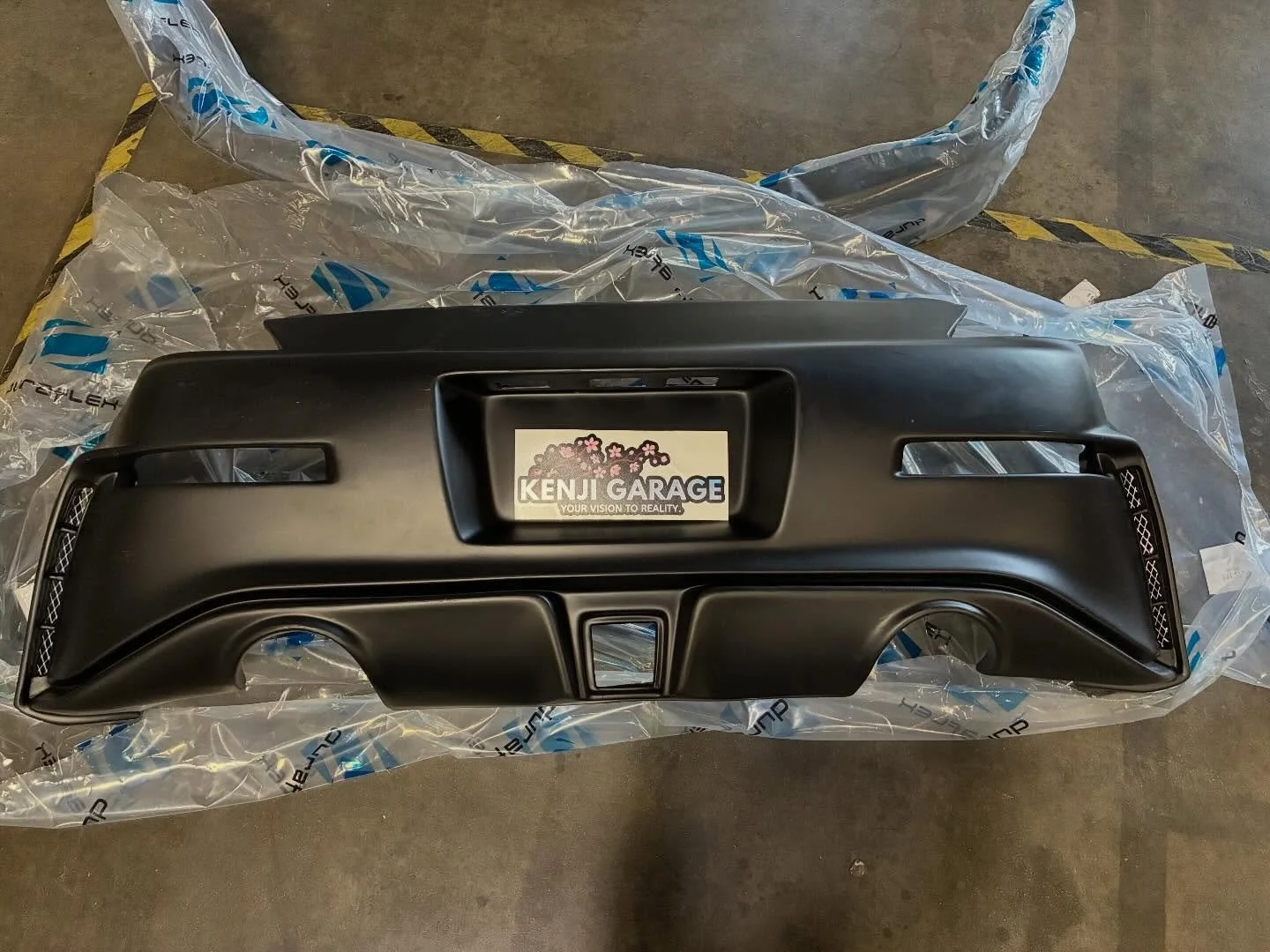 2003-2008 Nissan 350Z Z33 Duraflex N4 Rear Bumper Cover - 1 Piece

Part number : 115273

🏎 Aftermarket Performance Parts
💰Financing available
📧 info@kenjigarage.com
📲 714-417-2698
🌎 Ship World Wide
💻 www.kenjigarage.com

#kenjigarage #z33 #niss