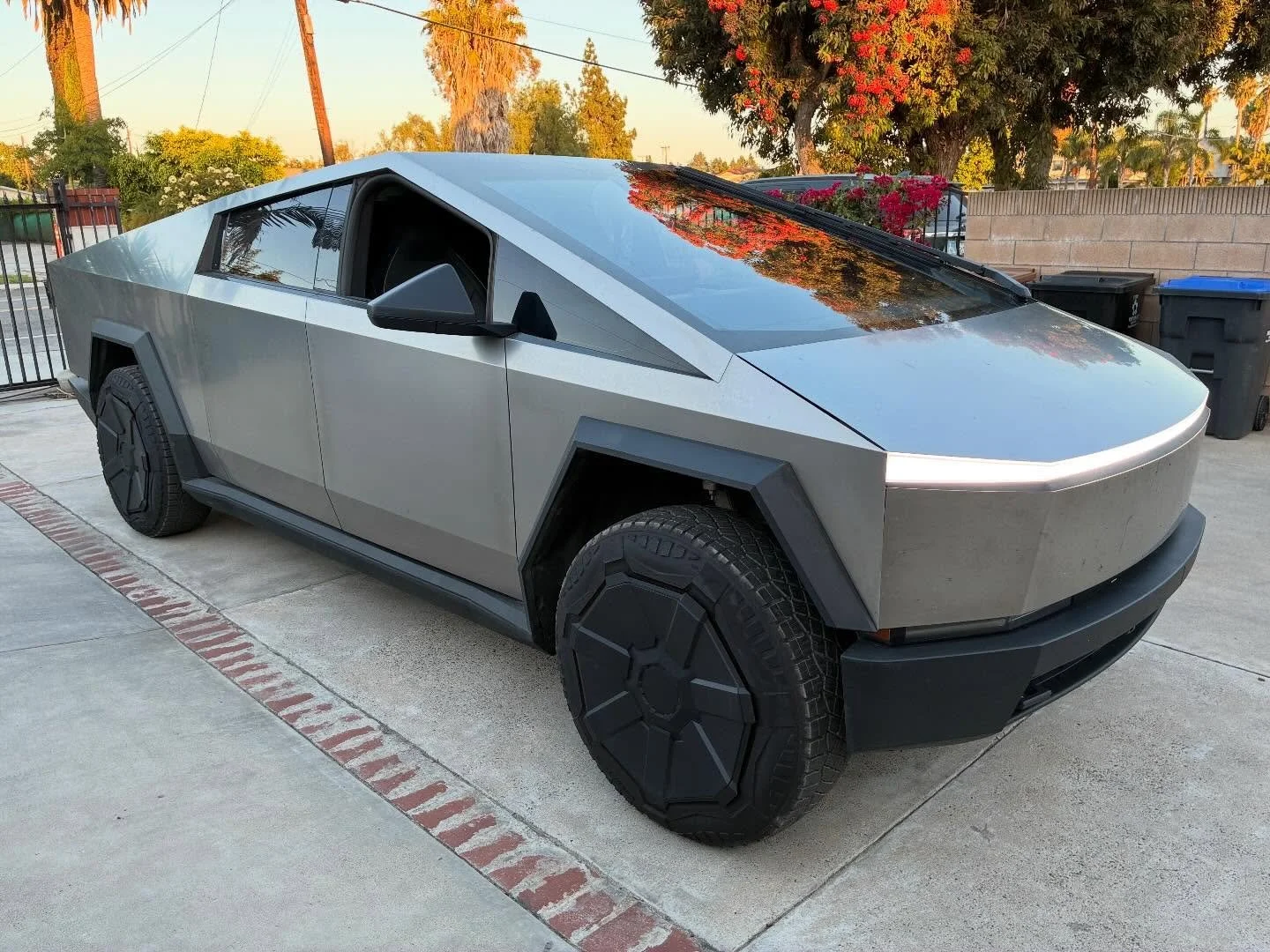 Client from Texas swing by 

🏎 Aftermarket Performance Parts
💰Financing available
📧 info@kenjigarage.com
📲 714-417-2698
🌎 Ship World Wide
💻 www.kenjigarage.com

#teslacybertruck #cybertruck #evtrucks #kenjigarage #tesla