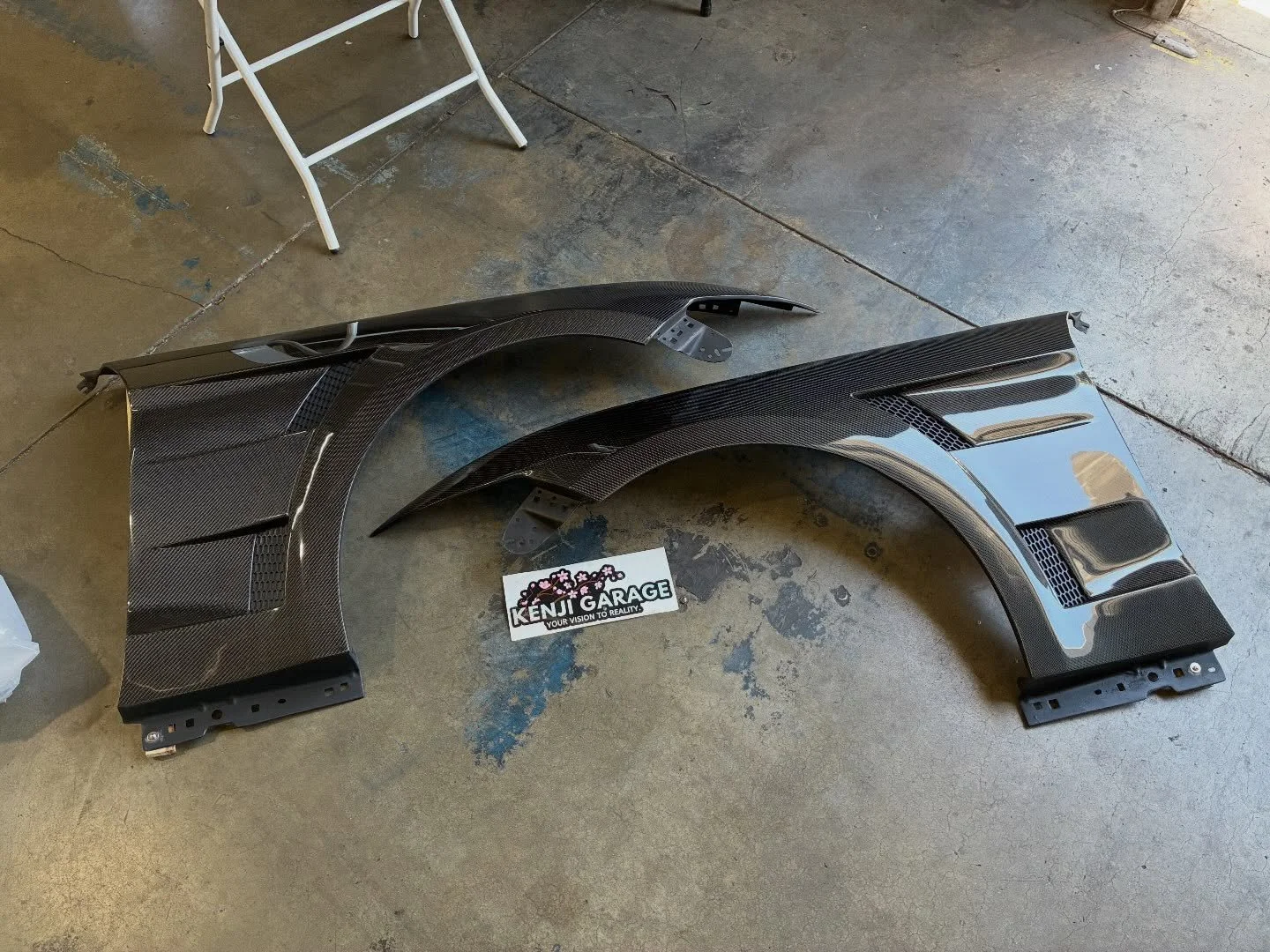 Anderson Composites Type-AT carbon fiber front fenders for 2015-2017 Ford Mustang (0.4inch
wider) (pair)

Part Number: AC-FF15FDMU-AT

🏎 Aftermarket Performance Parts
💰Financing available
📧 info@kenjigarage.com
📲 714-417-2698
🌎 Ship World Wide
?