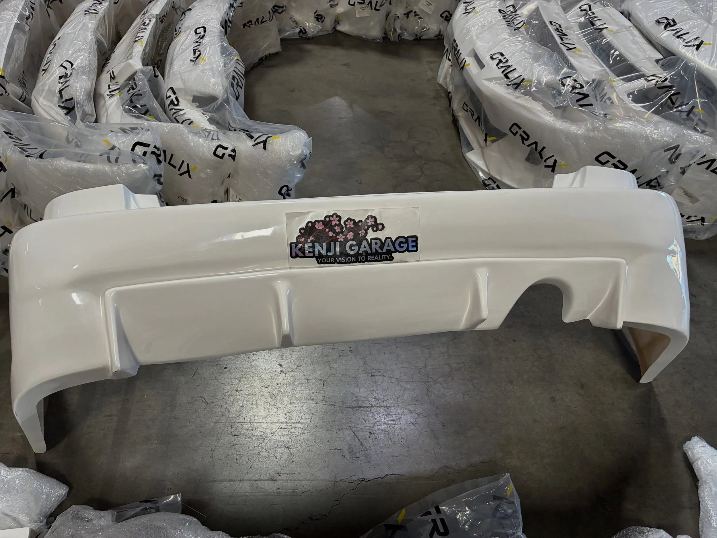 1998-2002 Honda Accord Sedan Gralix Buddy Rear Bumper
Part Number: 201981
Details:
Gralix products are developed through rigorous vehicle-specific test fitting and quality inspection processes to provide a more consistent installation experience. Upg