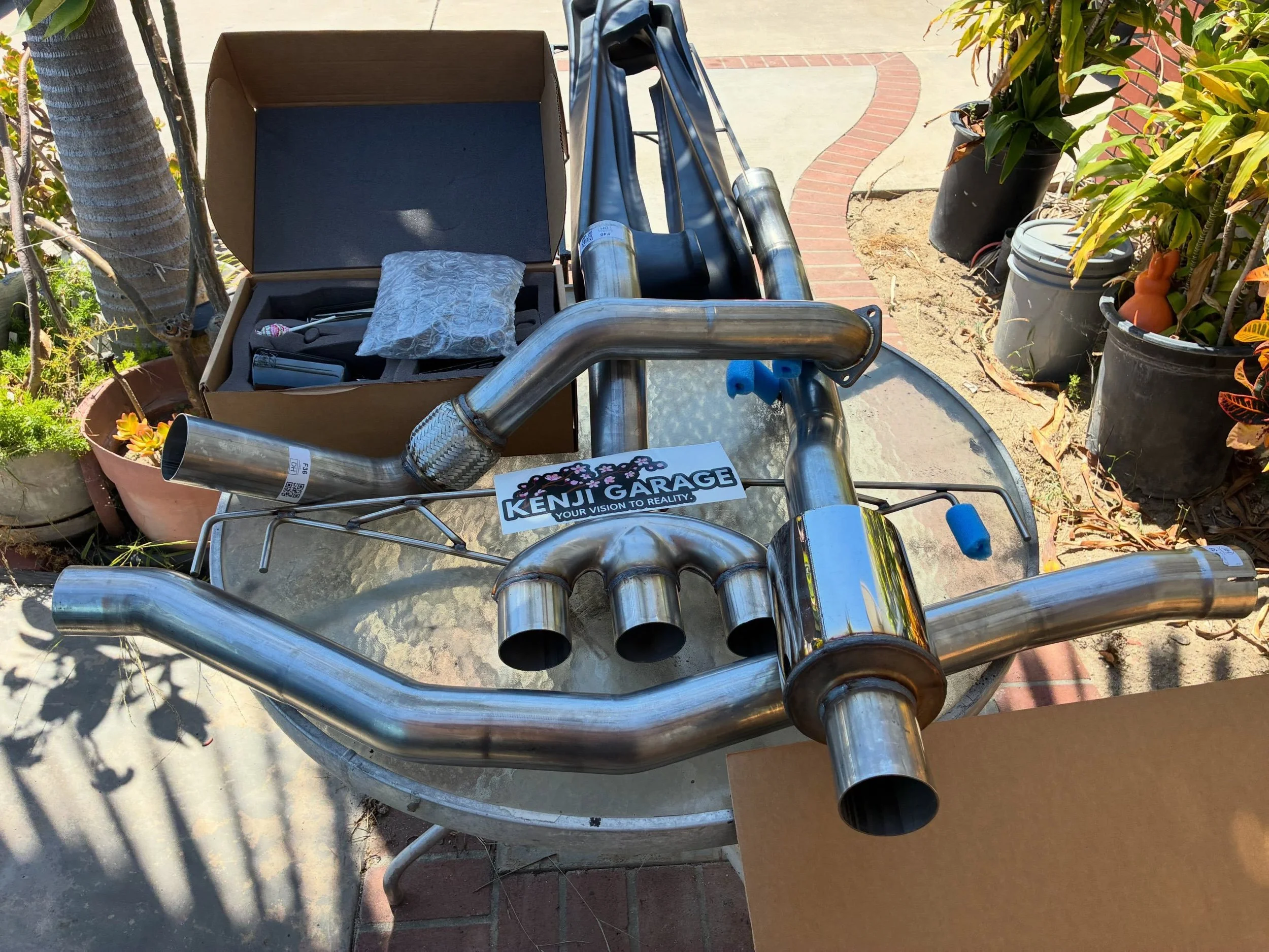 AWE 23+ Honda Civic Type R FL5 Exhaust

Part Number:

3015-52287 (Touring Edition w/Chrome Silver Tips)

3020-52287 (Track Edition w/Chrome Silver Tips)

3015-53287 (Touring Edition w/Diamond Black Tips)

3020-53287 (Track Edition w/Diamond Black Tip