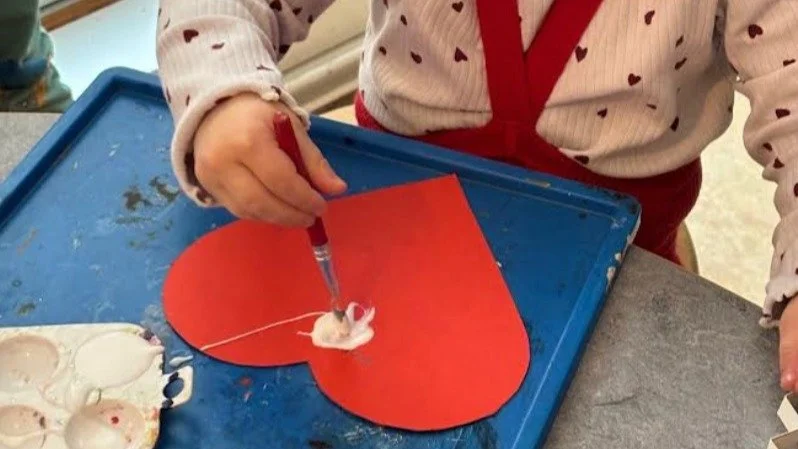 💖 Glad Alla Hj&auml;rtans Dag fr&aring;n oss p&aring; f&ouml;rskolan! 💖

Idag har vi spridit lite extra k&auml;rlek och omtanke &ndash; b&aring;de till oss sj&auml;lva och varandra! ❤️✨ P&aring; Gorillan fick barnen njuta av ett lyxigt hand-spa och