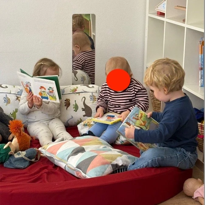 📚 Barnboksveckan p&aring; f&ouml;rskolan 📚

Den h&auml;r veckan har vi uppm&auml;rksammat Barnboksveckan genom att l&auml;sa minst en bok om dagen. Vi har haft m&aring;nga mysiga l&auml;sstunder och utforskat flera olika ber&auml;ttelser tillsamman