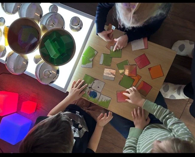 5-&aring;rsgruppen p&aring; bes&ouml;k hos Minibojarna!

V&aring;ra blivande skolbarn tr&auml;ffar barn fr&aring;n andra f&ouml;rskolor i omr&aring;det. Tillsammans gjorde de samarbets&ouml;vningar, pusslade och utforskade en ny milj&ouml; &ndash; sp