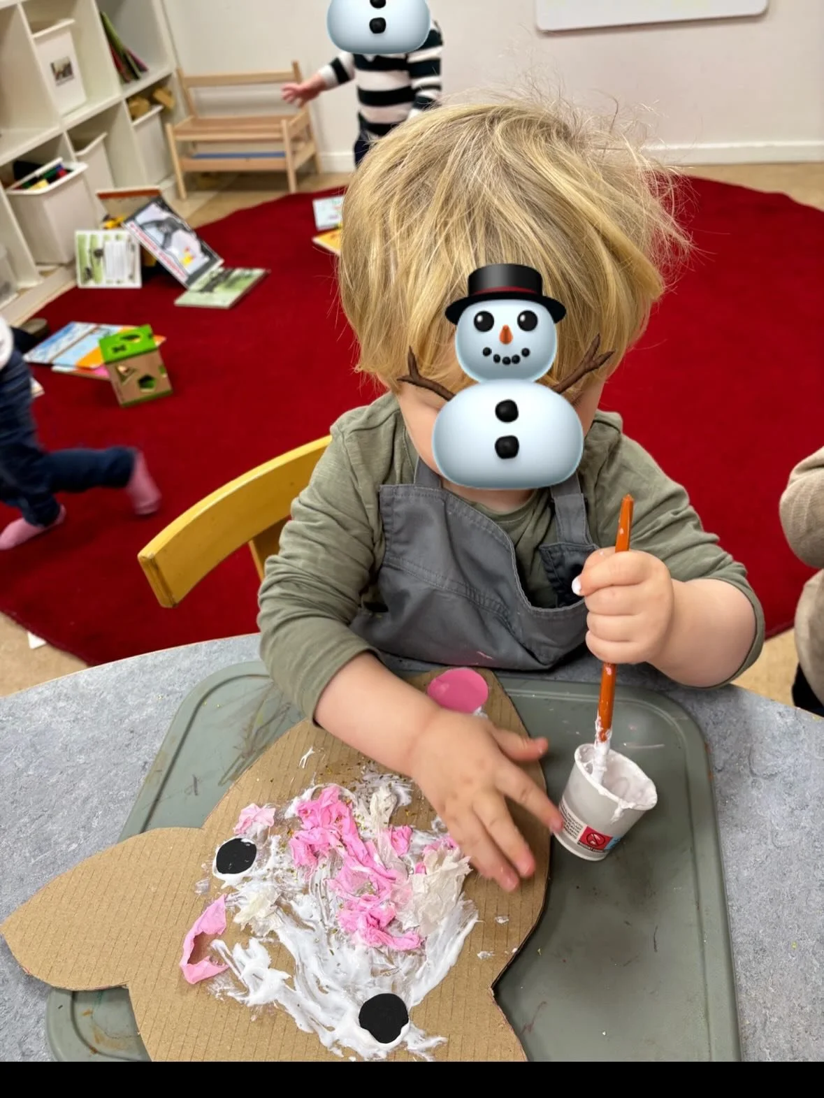 Julig st&auml;mning p&aring; Villa Gorilla 🌲 I veckan har vi pysslat med &aring;terbrukat material och b&ouml;rjat &ouml;ppna en adventskalender