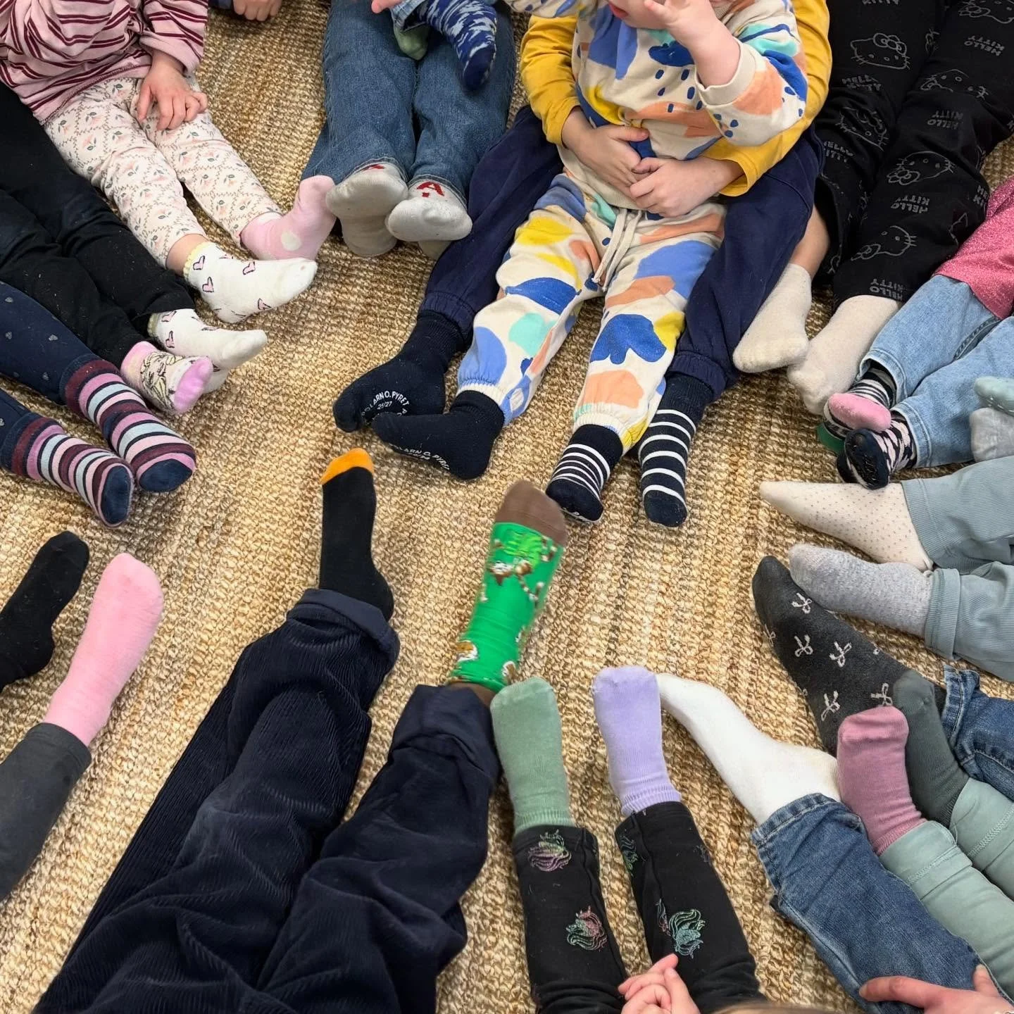 F&ouml;rra veckan la vi stort fokus p&aring; att uppm&auml;rksamma alla m&auml;nniskors lika v&auml;rde i samband med internationella dagen f&ouml;r Downs syndrom🌈 Detta gjorde vi genom att skapa unika strumpor och rocka sockorna! Vi har &auml;ven d