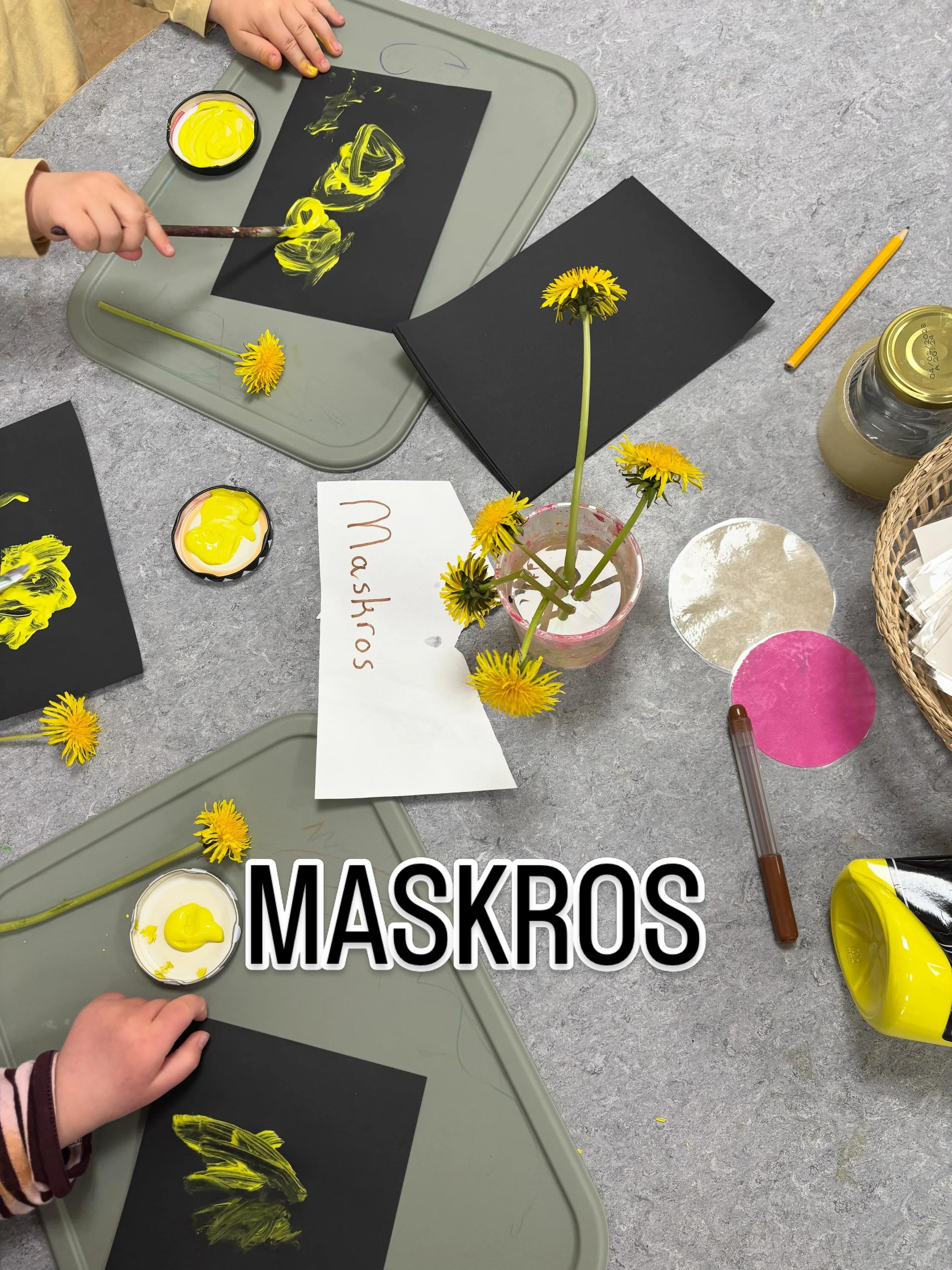 P&aring; Villan har vi passat p&aring; att titta n&auml;rmre p&aring; maskrosor som det kryllar av i kanter och h&ouml;rn. Vi har tittat p&aring; maskrosens form och f&auml;rg, stj&auml;lken och bladen. B&aring;de genom att k&auml;nna och lukta p&ari
