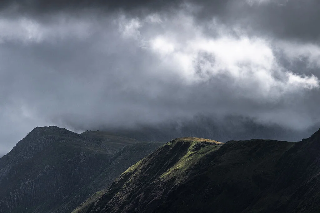 Looking-At-Snowdon-As-Cloud-Descends-Over-Clogwyn.jpg