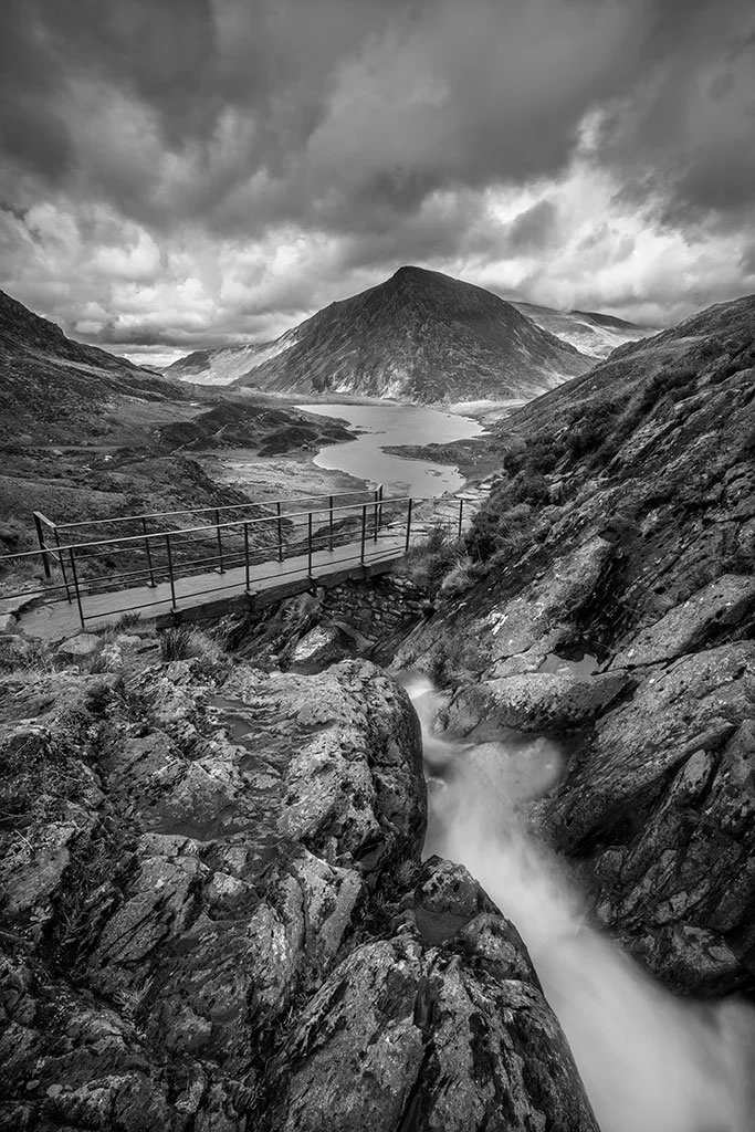 Weather-Beginning-To-Turn-Above-Cwm-Idwal-On-An-Early-Autumnal-Day-baw.jpg