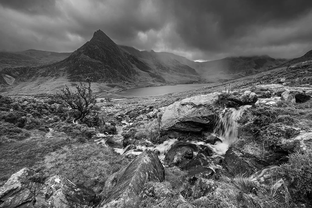 Heavy-Clouds-And-Clearing-Rain-Through-The-Ogwen-Valley-In-Summer-baw.jpg