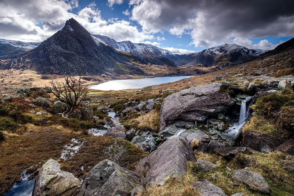 Tryfan-In-early-Spring-Frpom-The-Slopes-Of-Pen-Yr-Ole-Wen.jpg