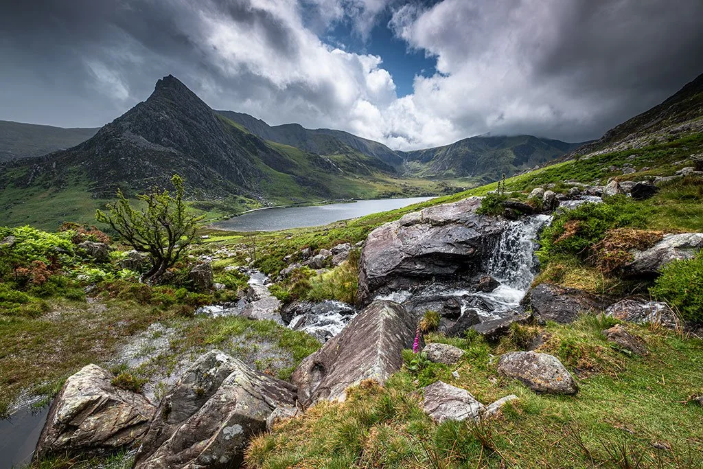 Sun-Pushes-Through-On-A-Rainy-Summers-Day-In-The-Ogwen-Valley.jpg