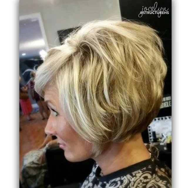 B L O N D E  B O B  featuring fullness + movement by the incredible SHS stylist, Jocelyn. { @jocsalon } 💁🏼#structurehs #blondebob
