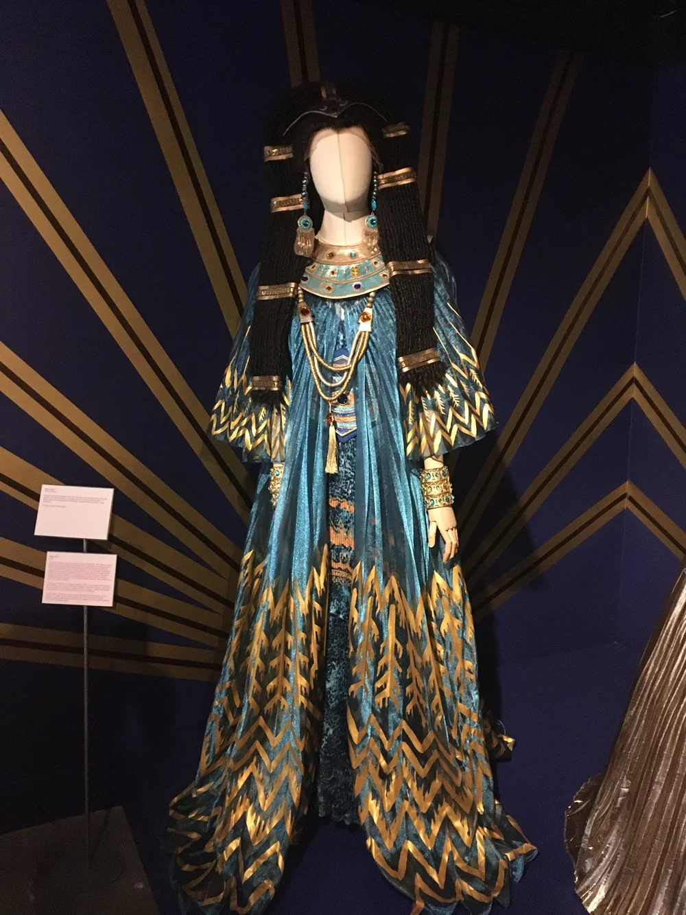  AT THE OPERA In 2000, Zandra Rhodes began to design costumes for the San Diego Opera's new production of The Magic Flute This would be the first of three major opera productions that Rhodes would be involved in. From the costumes in The Magic Flute,
