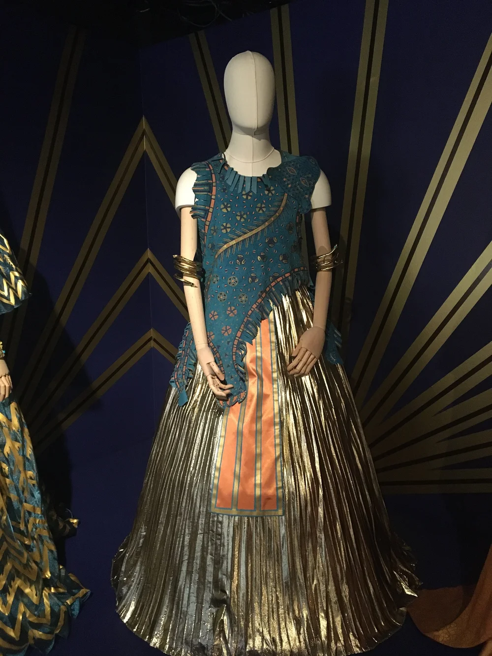  AT THE OPERA In 2000, Zandra Rhodes began to design costumes for the San Diego Opera's new production of The Magic Flute This would be the first of three major opera productions that Rhodes would be involved in. From the costumes in The Magic Flute,