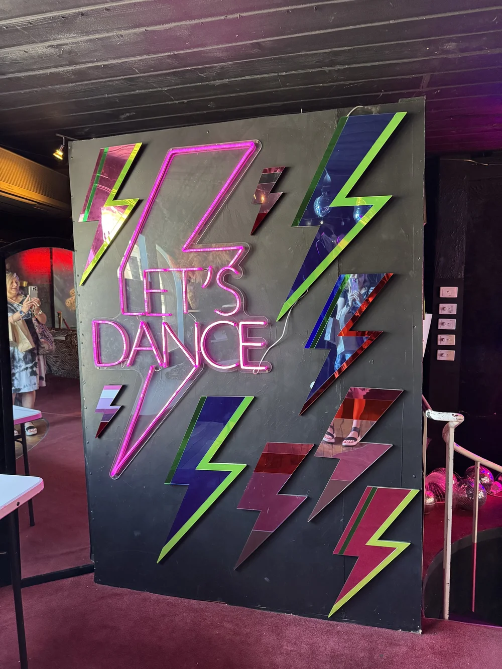 Let's Dance neon lighting