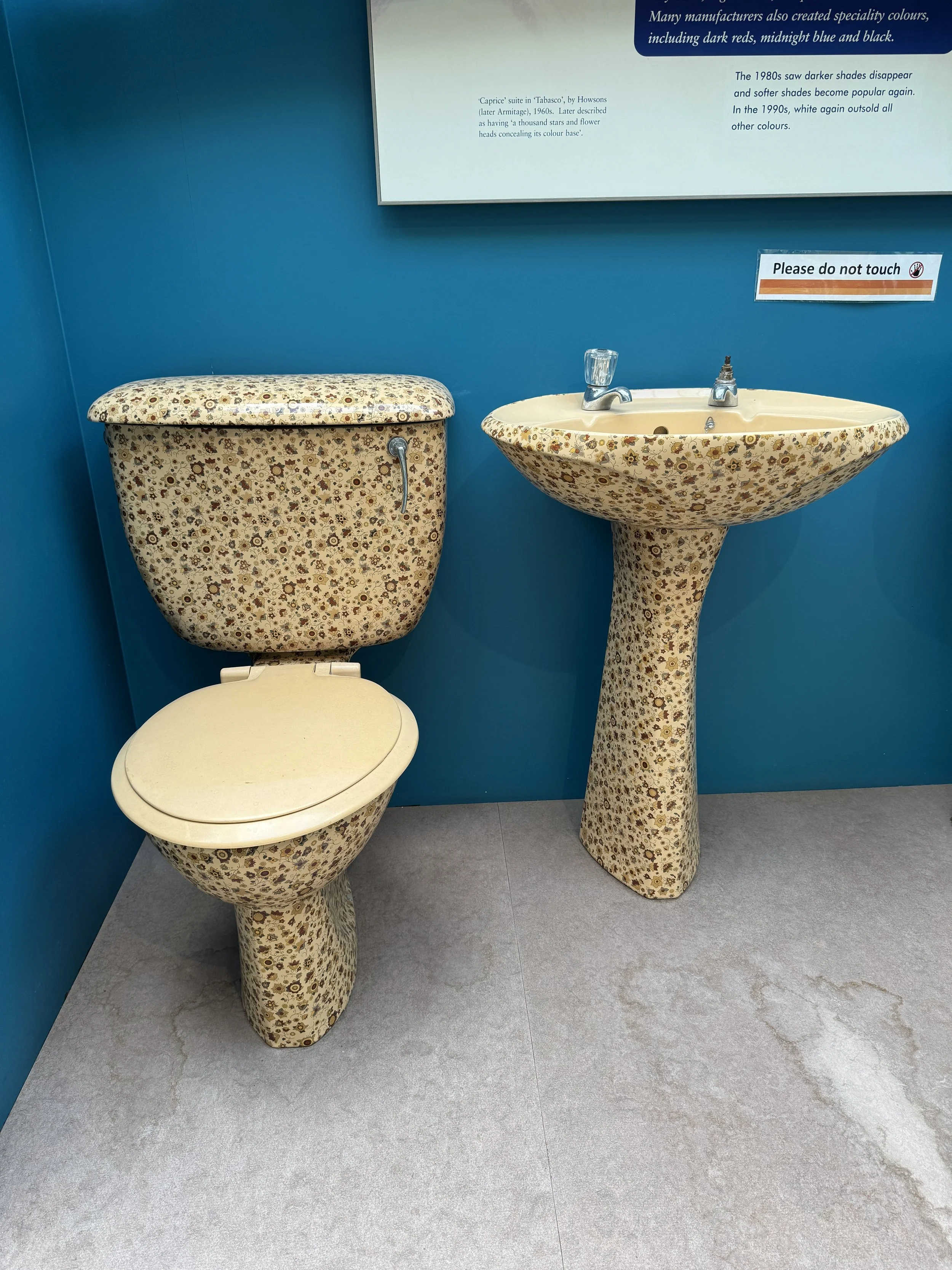Speckled retro toilet and pedestal basin, Gladstone Pottery Museum
