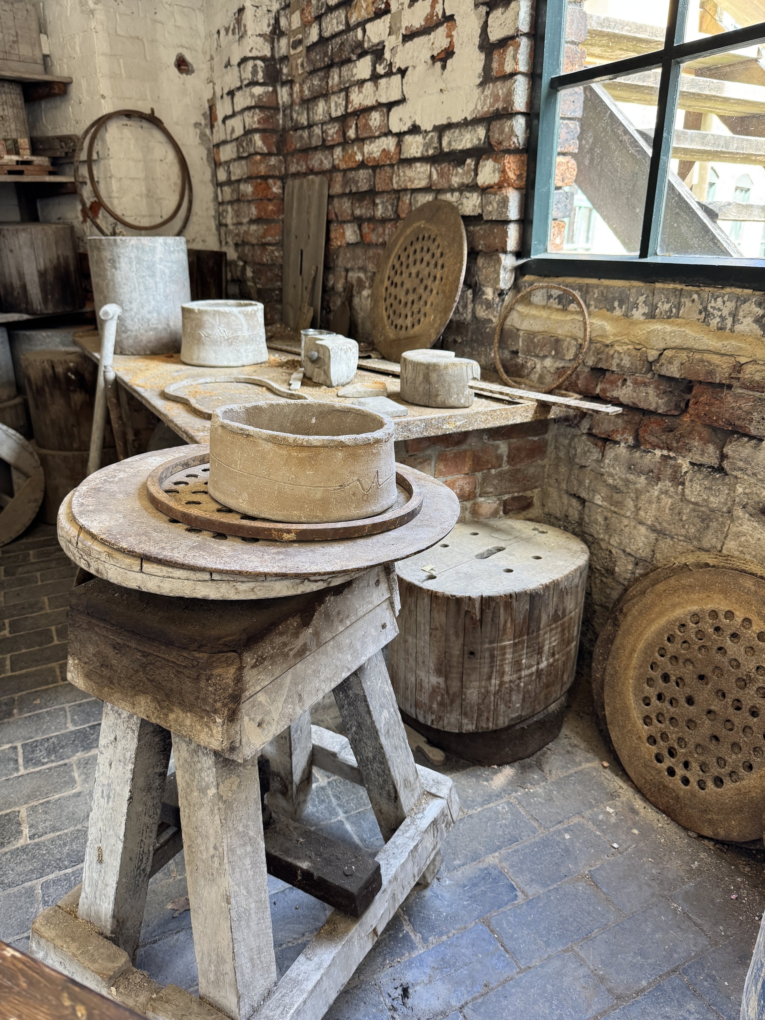 Potter's wheel in a workshop, Gladstone Pottery Museum