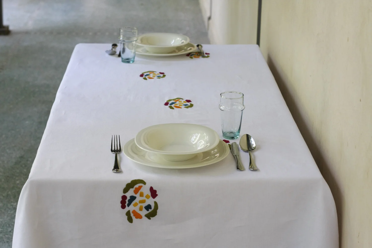 table_linen_flower_power_blanc1.jpg