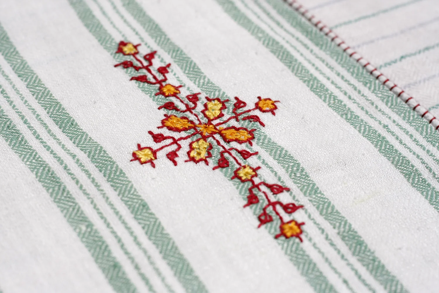 table_linen_Isola_vert49.jpg