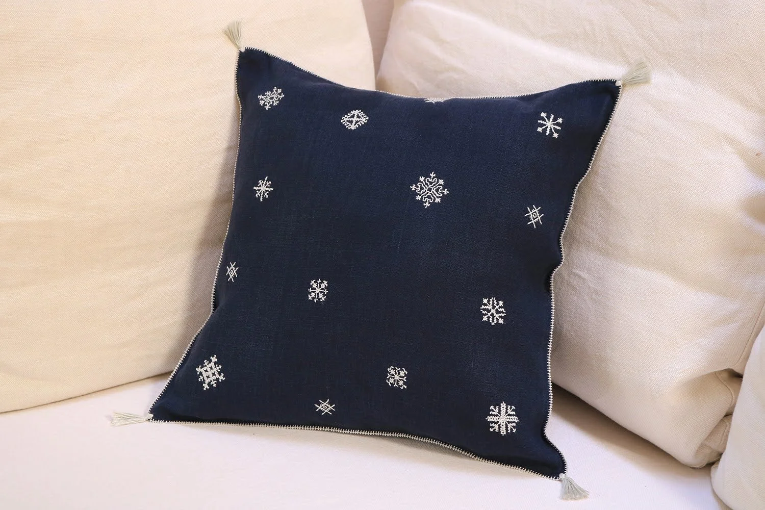 DECORATIVE CUSHION “AZNI” 