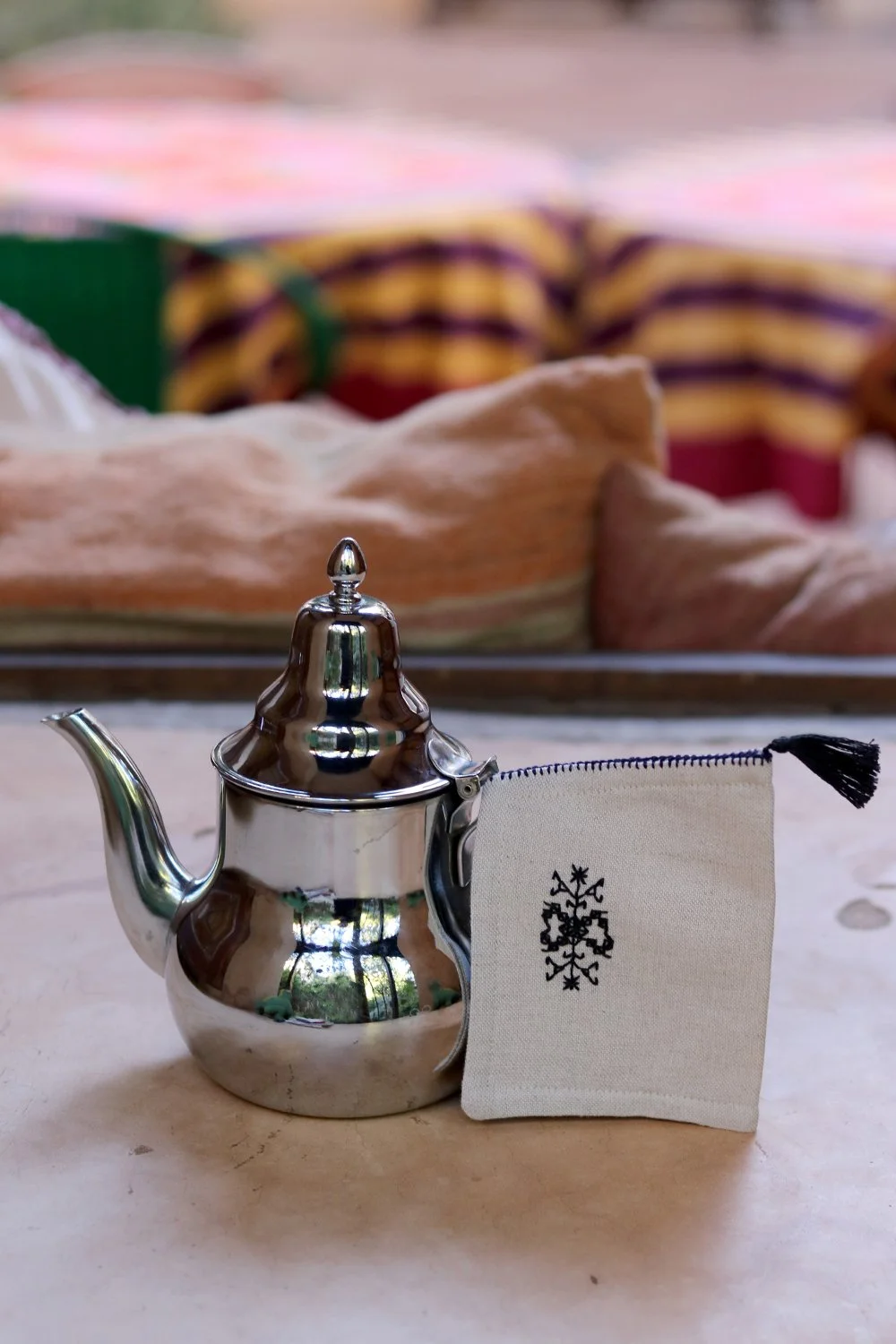  TEAPOT HOLDER “CHAI” 